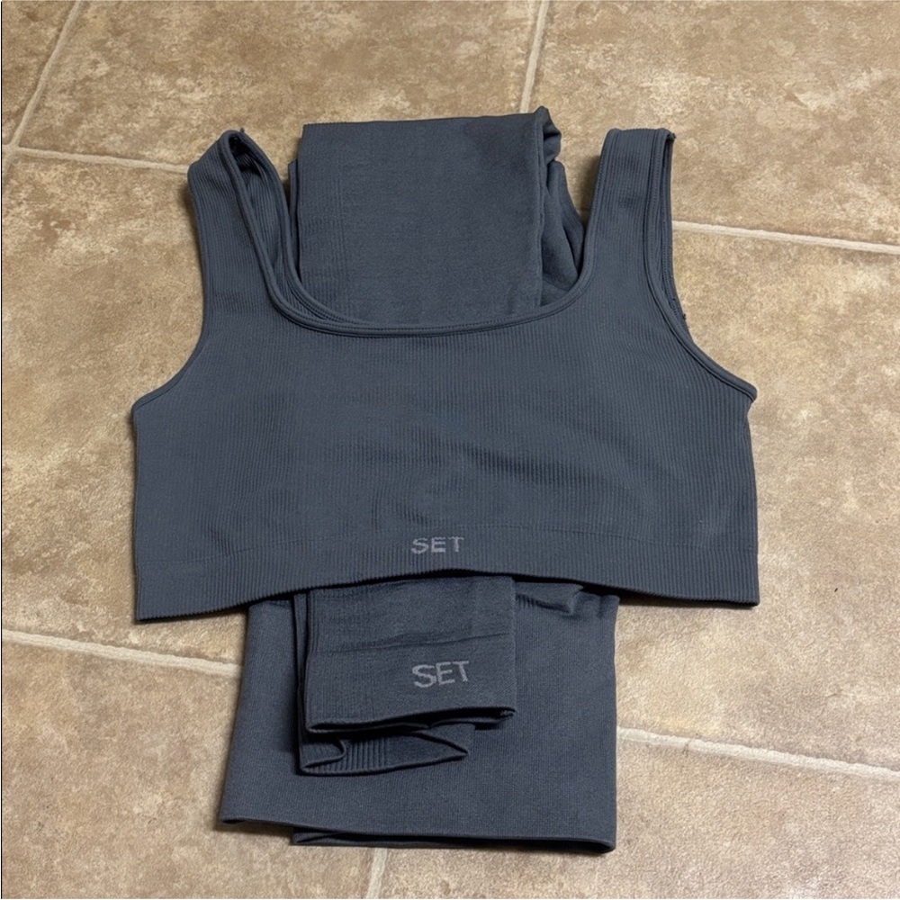 Set Active Grey Bra and Leggings. Size: Small